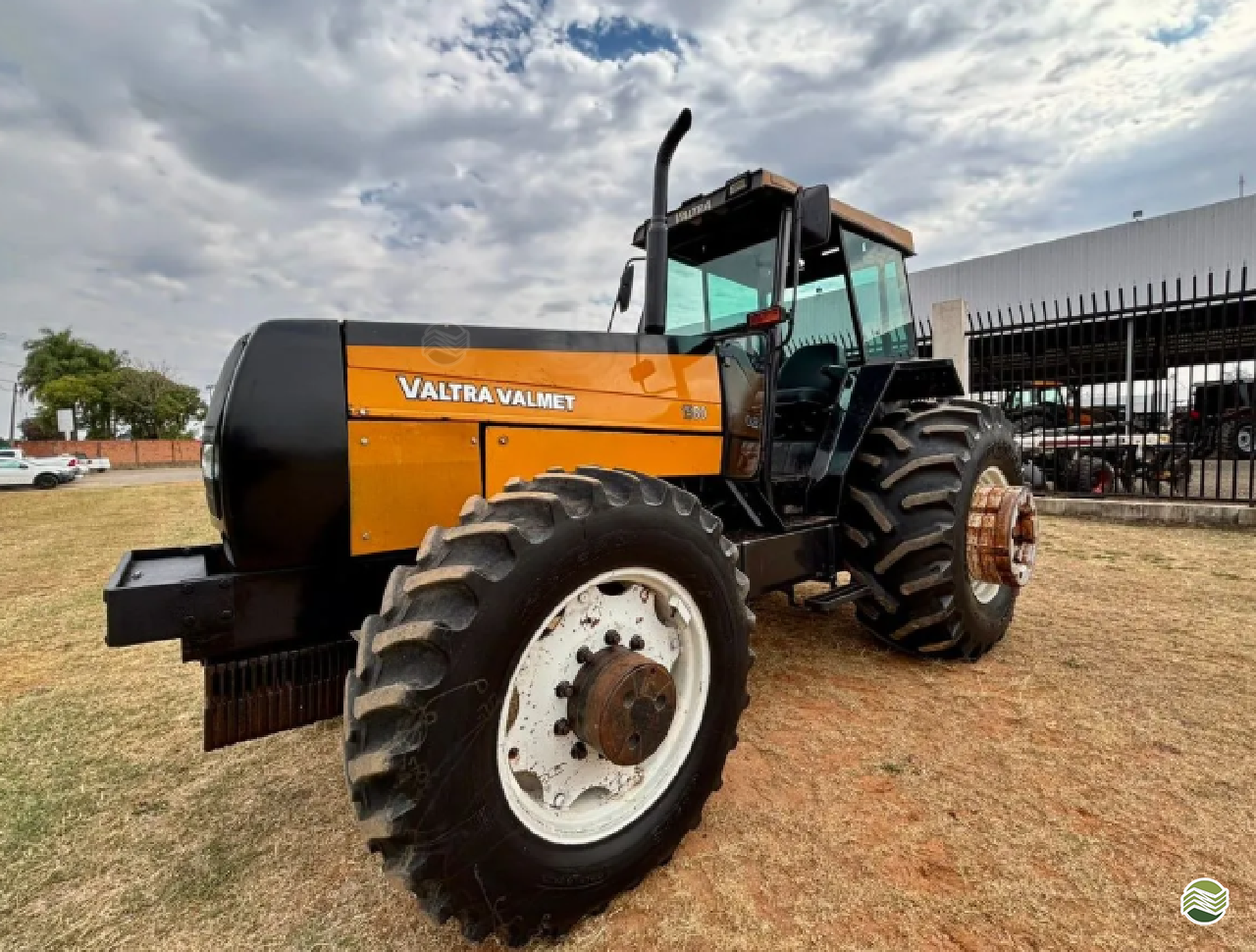 TRATOR VALTRA VALTRA 1580 Tração 4x4 AGROBILL Tratores & Implementos Agrícolas SALTINHO SÃO PAULO SP