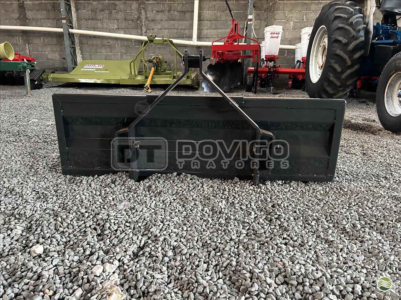 IMPLEMENTOS AGRICOLAS PLATAFORMA PARA TRATOR FIXA Dovigo Tratores ARTUR NOGUEIRA SÃO PAULO SP