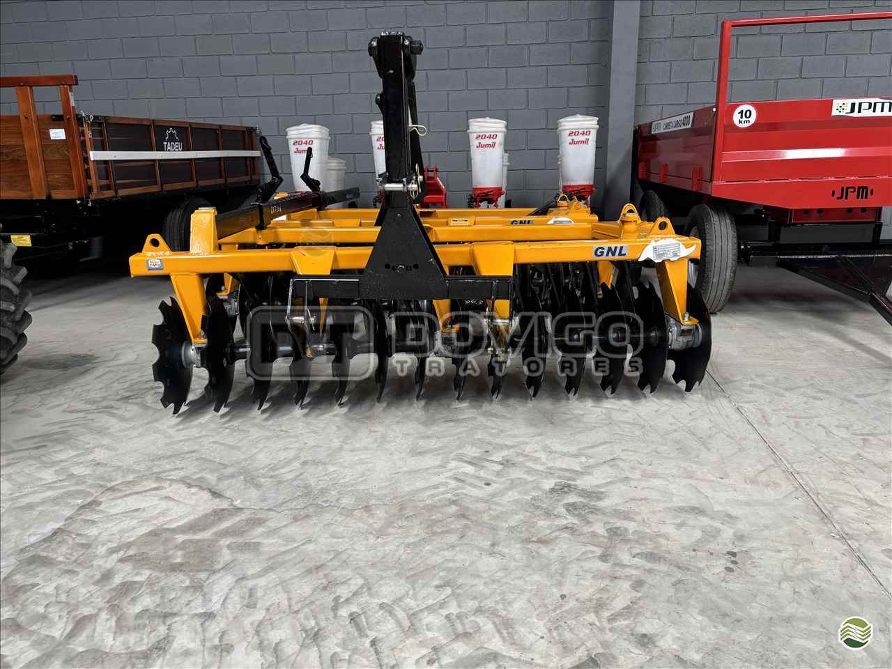 IMPLEMENTOS AGRICOLAS GRADE NIVELADORA NIVELADORA 28 DISCOS Dovigo Tratores ARTUR NOGUEIRA SÃO PAULO SP