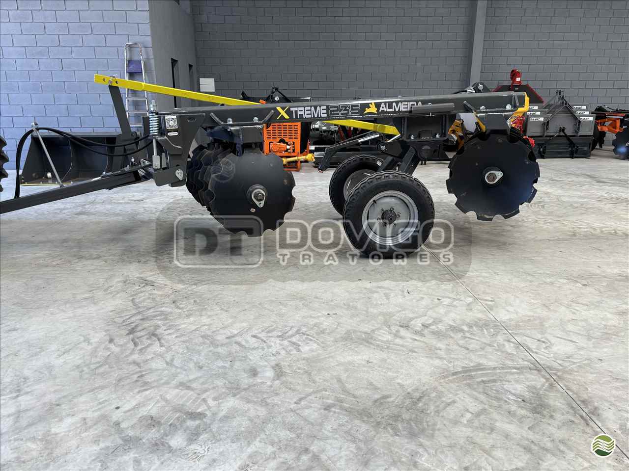 IMPLEMENTOS AGRICOLAS GRADE ARADORA ARADORA 14 DISCOS Dovigo Tratores ARTUR NOGUEIRA SÃO PAULO SP
