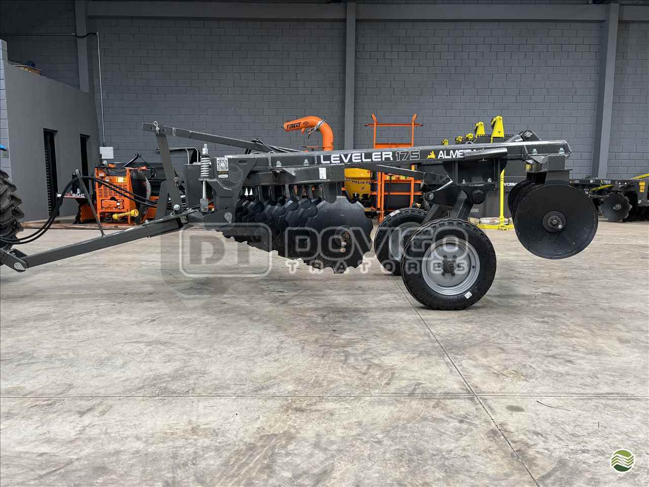 IMPLEMENTOS AGRICOLAS GRADE NIVELADORA NIVELADORA 32 DISCOS Dovigo Tratores ARTUR NOGUEIRA SÃO PAULO SP