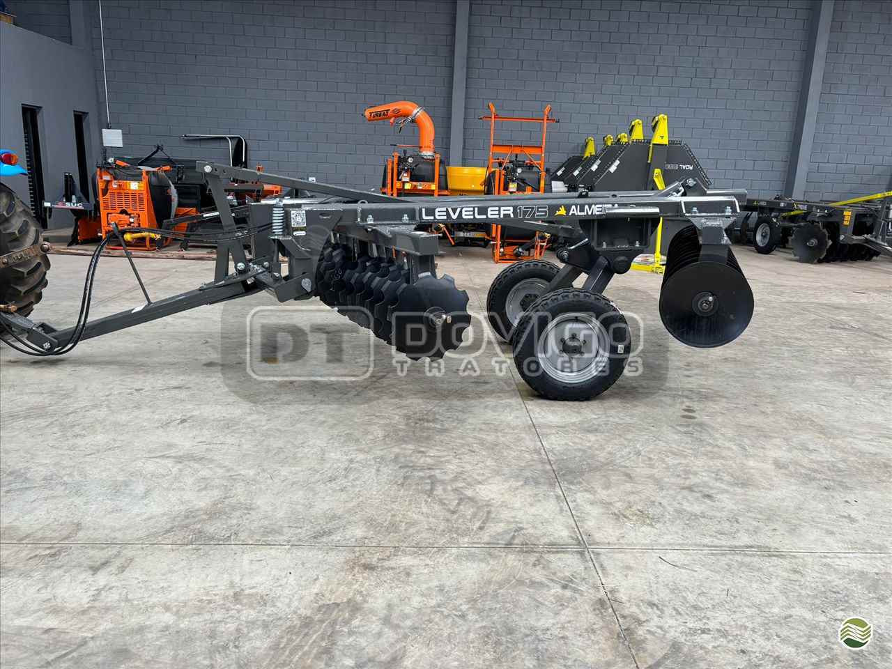 IMPLEMENTOS AGRICOLAS GRADE NIVELADORA NIVELADORA 28 DISCOS Dovigo Tratores ARTUR NOGUEIRA SÃO PAULO SP