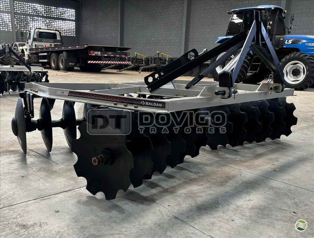 IMPLEMENTOS AGRICOLAS GRADE NIVELADORA GRADE HIDRÁULICA Dovigo Tratores ARTUR NOGUEIRA SÃO PAULO SP