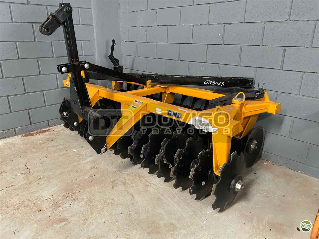 IMPLEMENTOS AGRICOLAS GRADE NIVELADORA NIVELADORA 28 DISCOS Dovigo Tratores ARTUR NOGUEIRA SÃO PAULO SP