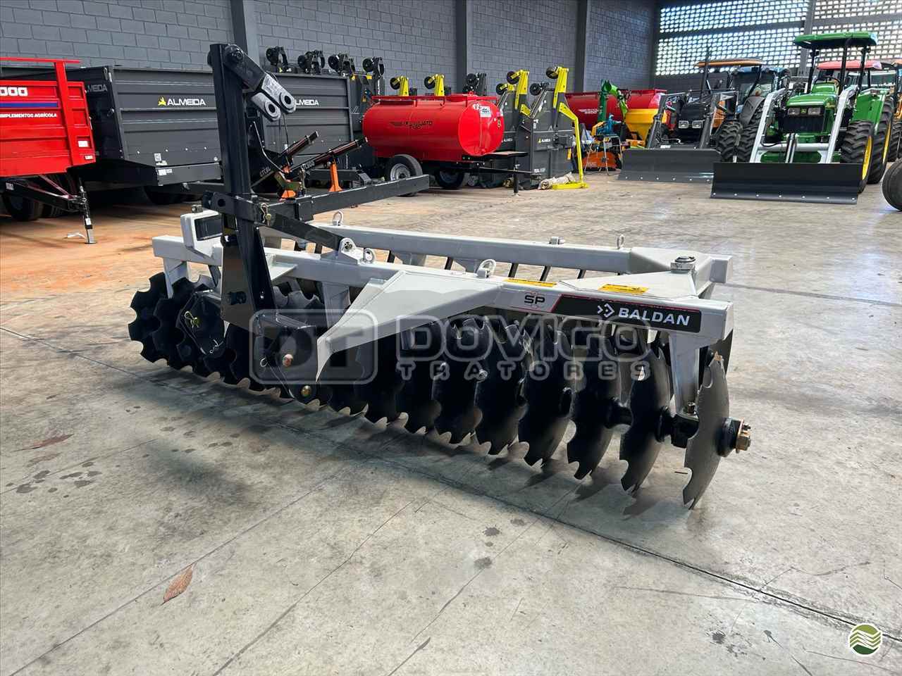 IMPLEMENTOS AGRICOLAS GRADE NIVELADORA NIVELADORA 32 DISCOS Dovigo Tratores ARTUR NOGUEIRA SÃO PAULO SP