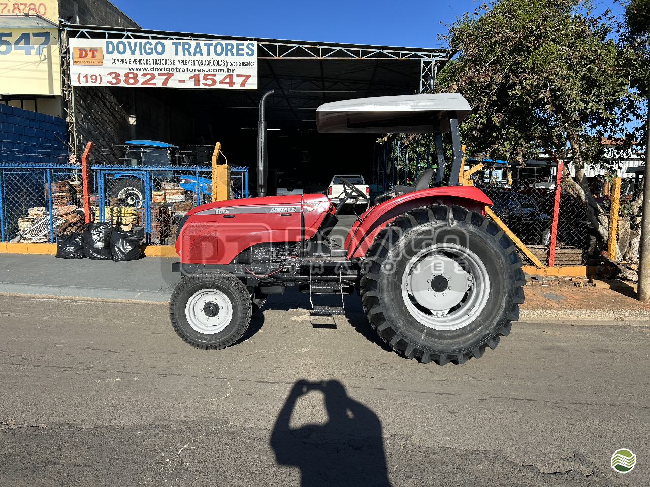 AGRALE 5075 de Dovigo Tratores