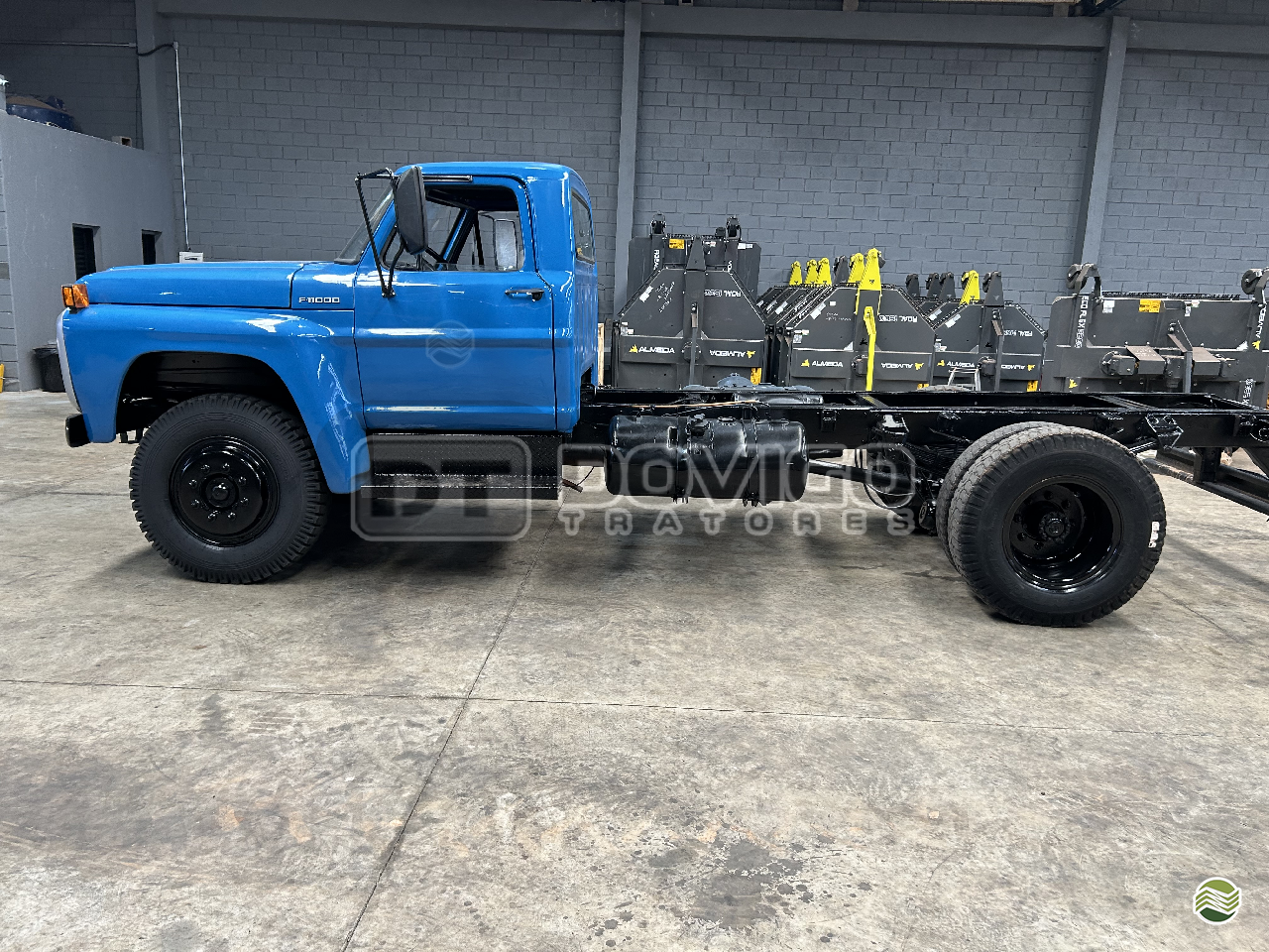 CAMINHAO FORD F11000 Chassis Toco 4x2 Dovigo Tratores ARTUR NOGUEIRA SÃO PAULO SP