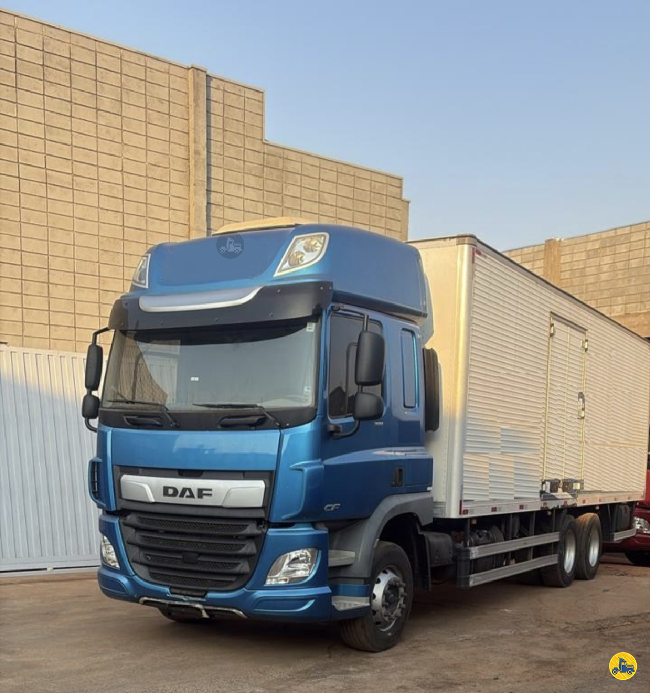 CAMINHAO DAF DAF CF 300 Baú Furgão Truck 6x2 SP Caminhões SAO PAULO SÃO PAULO SP