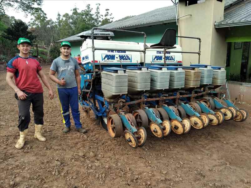 GRATIDAO ALAN MICHELS, CIDADE DE NOVA ESPERANÇA DO SUDOESTE. PARABENS PELA AQUISIÇAO. DESEJAMOS SUCESSO.