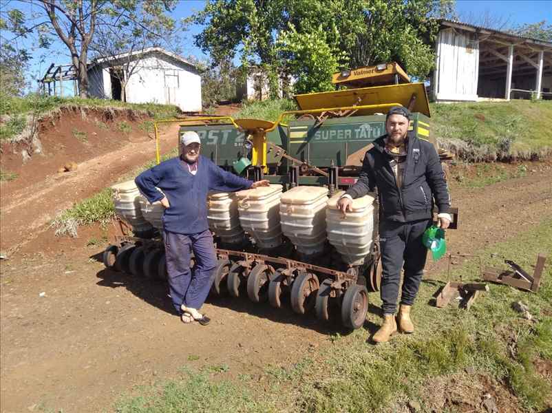 PLANTADEIRA TATU ENTREGUE EM QUEDAS DO IGUAÇU-PR, OBRIGADO A FAMILIA SIMINHUK PELA PREFERENCIA. BONS TRABALHOS!!!