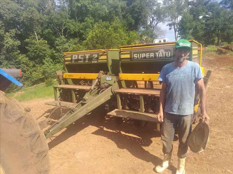 OBRIGADO A FAMILIA DE JOÃO AGEU DOS SANTOS DE RIO CAVEIRINHA NOVA ESPERANÇA DO SUDOESTE/PR,  PELA AQUISIÇAO DA PLANTADEIRA TATU. BONS TRABALHOS.