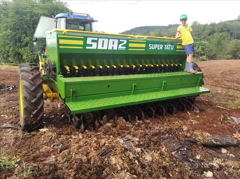 OBRIGADO A FAMILIA CHIARELLO DE PEROLA DO OESTE-PR PELA AQUISIÇAO DA SEMEADEIRA TATU. BONS TRABALHOS