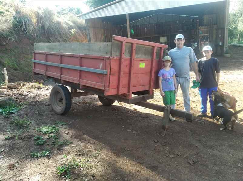 CARRETA AGRICOLA ENTREGUE A FAMILIA FERRARINI DA CIDADE DE CHOPINZINHO/PR. OBRIGADO PELA PREFERENCIA, DESEJAMOS BONS TRABALHOS A TODOS!!!