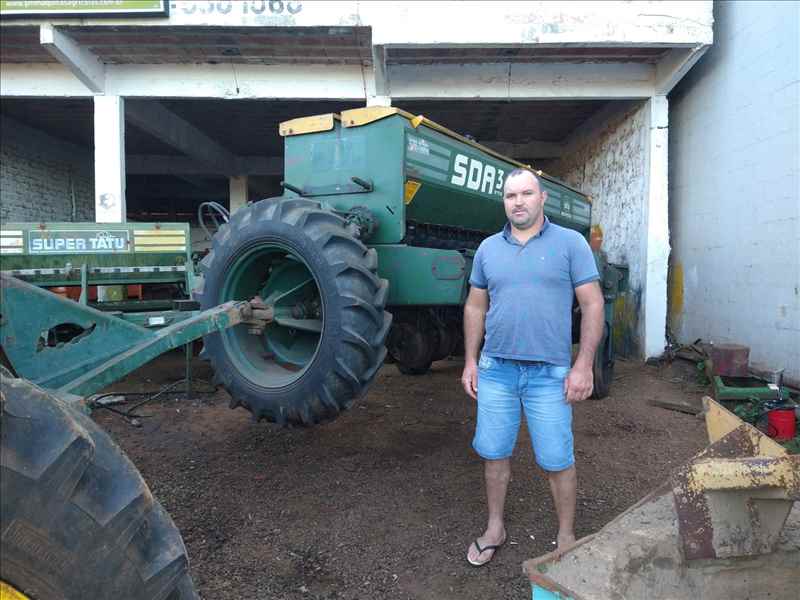 SEMEADEIRA TATU COM TRANSPORTE ENTREGUE A FAMILIA JULIA DA COMUNIDADE DE PRIMEIRO DE MAIO, SALTO DO LONTRA-PR. OBRIGADO PELA PREFERENCIA. BONS TRABALHOS!!!
