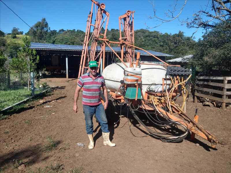 PULVERIZADOR ENTREGUE AO SR. IVO CHICOSQUE DA COMUNIDADE DE AGUA FRIA, NOVA ESPERANÇA DO SUDOESTE. OBRIGADO PELA PREFERENCIA, DESEJAMOS BONS TRABALHOS!!!