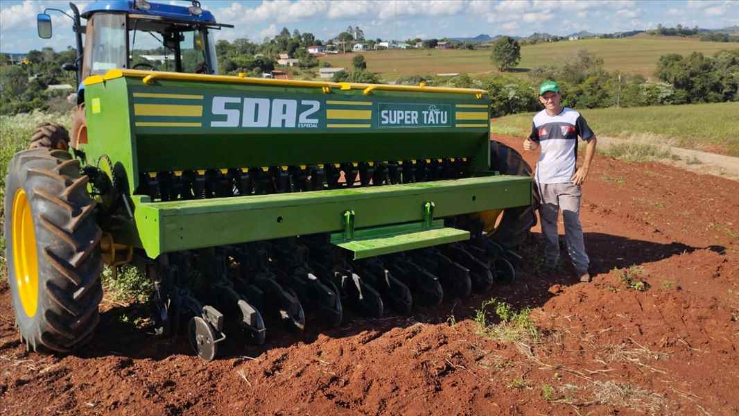 SEMEADEIRA TATU 19 LINHAS, ENTREGUE A SOLAINE M. BARBIERI DA CIDADE DE PINHAL DE SAO BENTO-PR, AGRADECEMOS A PREFERENCIA E DESEJAMOS BONS TRABALHOS!!!