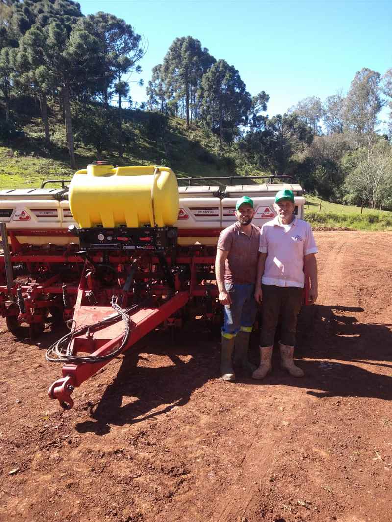 PLANTADEIRA SEMEATO VENDIDA A ILSON SCMOLLER E FAMILIA DA COMUNIDADE DE LINHA FELICIDADE, NOVA ESPERANÇA DO SUDOESTE-PR, AGRADECEMOS A PREFERENCIA E DESEJAMOS BONS TRABALHOS!!!
