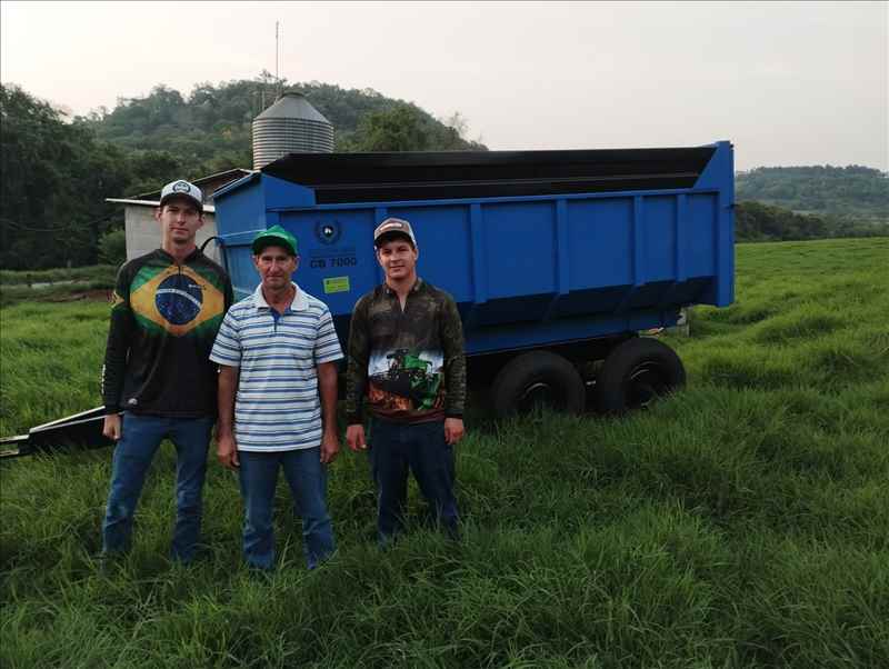 CARRETA AGRICOLA 7 TON. ENTREGUE A FAMILIA SIQUEIRA BOIKO, DA CIDADE DE BOA VISTA DA APARFECIDA-PR, OBRIGADO PELA PREFERENCIA E DESEJAMOS BONS TRABALHOS