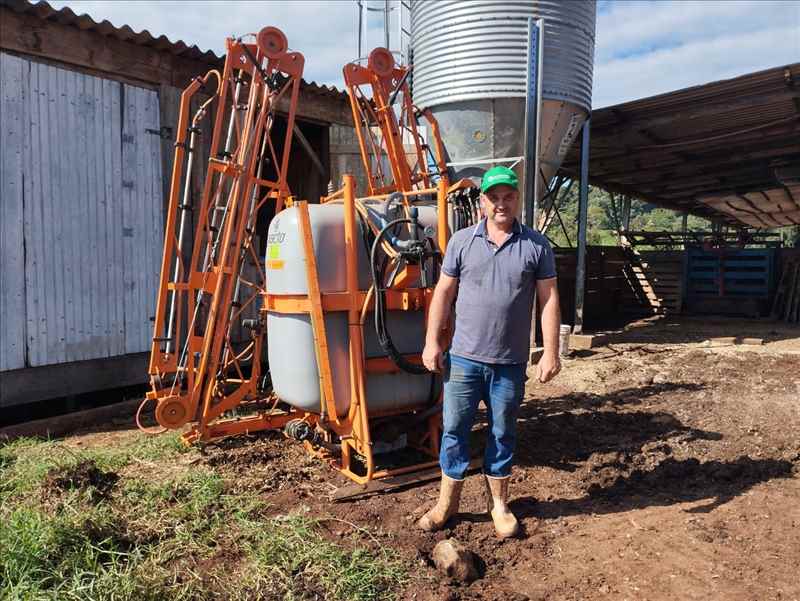 PULVERIZADOR JACTO ENTREGUE A SERGIO DA COMUNIDADE DE SAO VALENTIN CIDADE DE DOIS VIZINHOS - PR. AGRADECMOS A PREFERENCIA E DESEJAMOS BONS TRABALHOS!!!