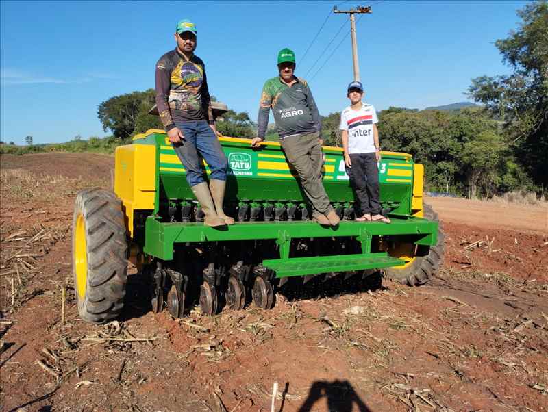 SEMEADEIRA TATU 19 LINHAS VENDIDA A NIVALDO MACHADO DA CIDADE DE DOIS VIZINHOS-PR. AGRADECEMOS A PREFERENCIA E DESEJAMOS BONS TRABALHOS!!!