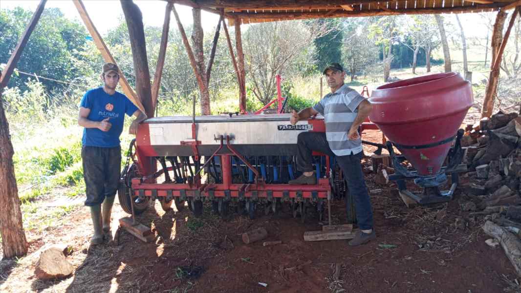 Semeadeira Fankauser entregue em Quedas do Iguaçu, Gratidão ao Agricultor Izidoro.......Bons Trablahos.