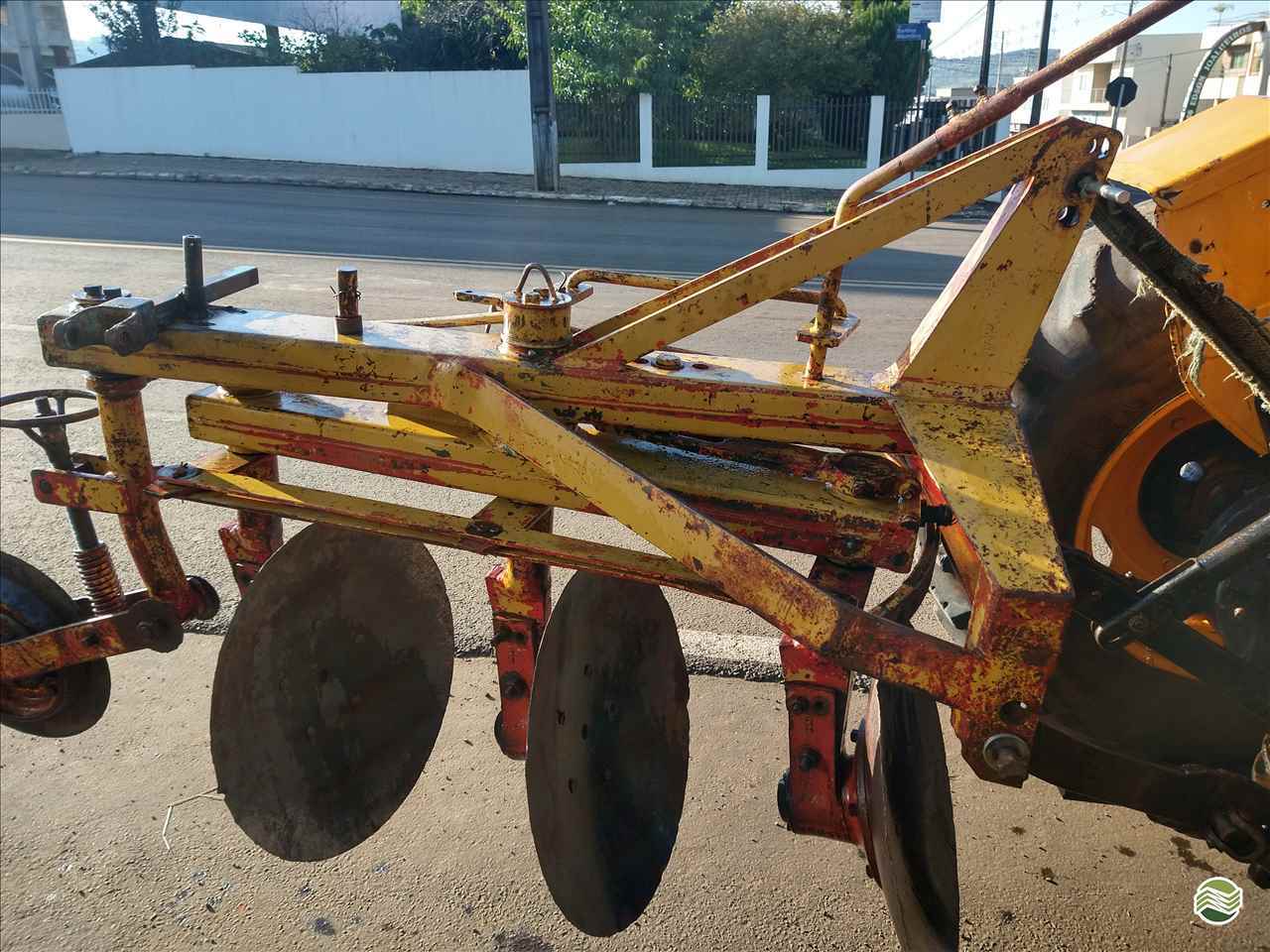 IMPLEMENTOS AGRICOLAS ARADO 3 DISCOS REVERSÍVEL P. M. Muller Maquinas e Implementos Agrícolas SALTO DO LONTRA PARANÁ PR