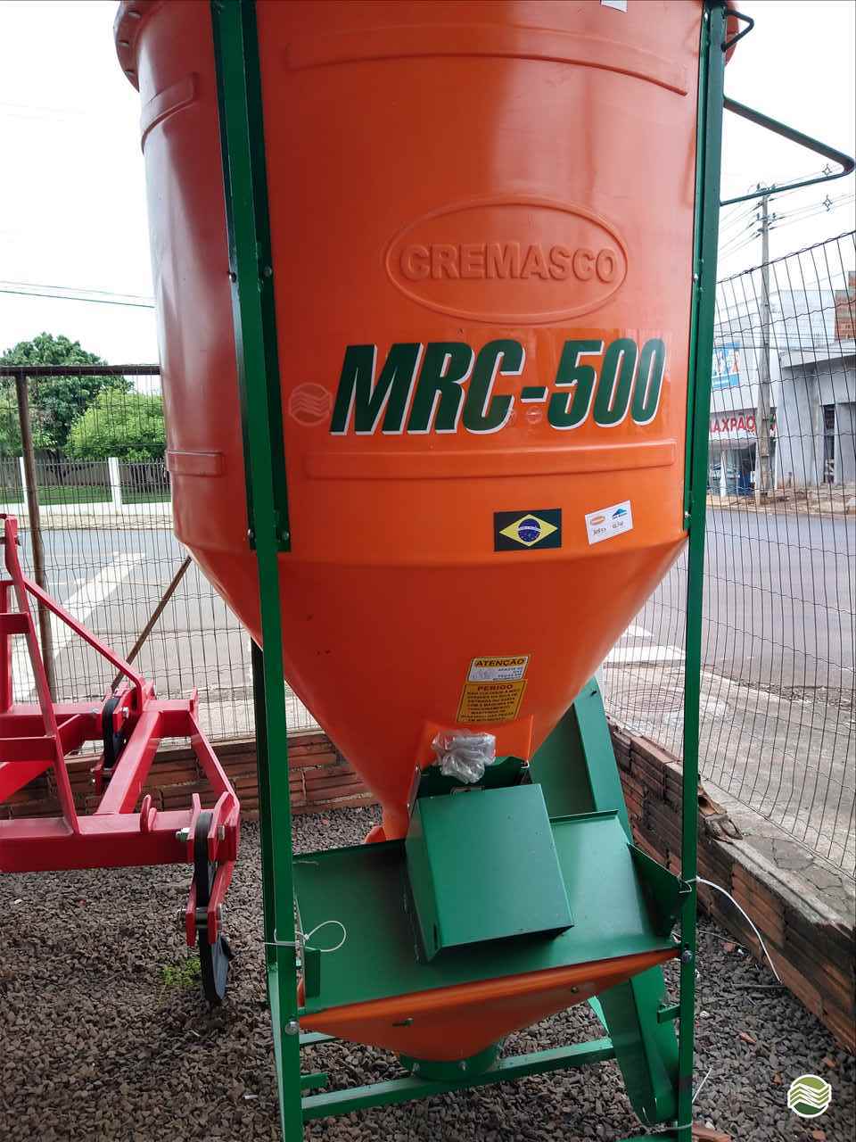 IMPLEMENTOS AGRICOLAS BENEFICIADORA DE GRÃOS DEBULHADOR DE MILHO P. M. Muller Maquinas e Implementos Agrícolas SALTO DO LONTRA PARANÁ PR