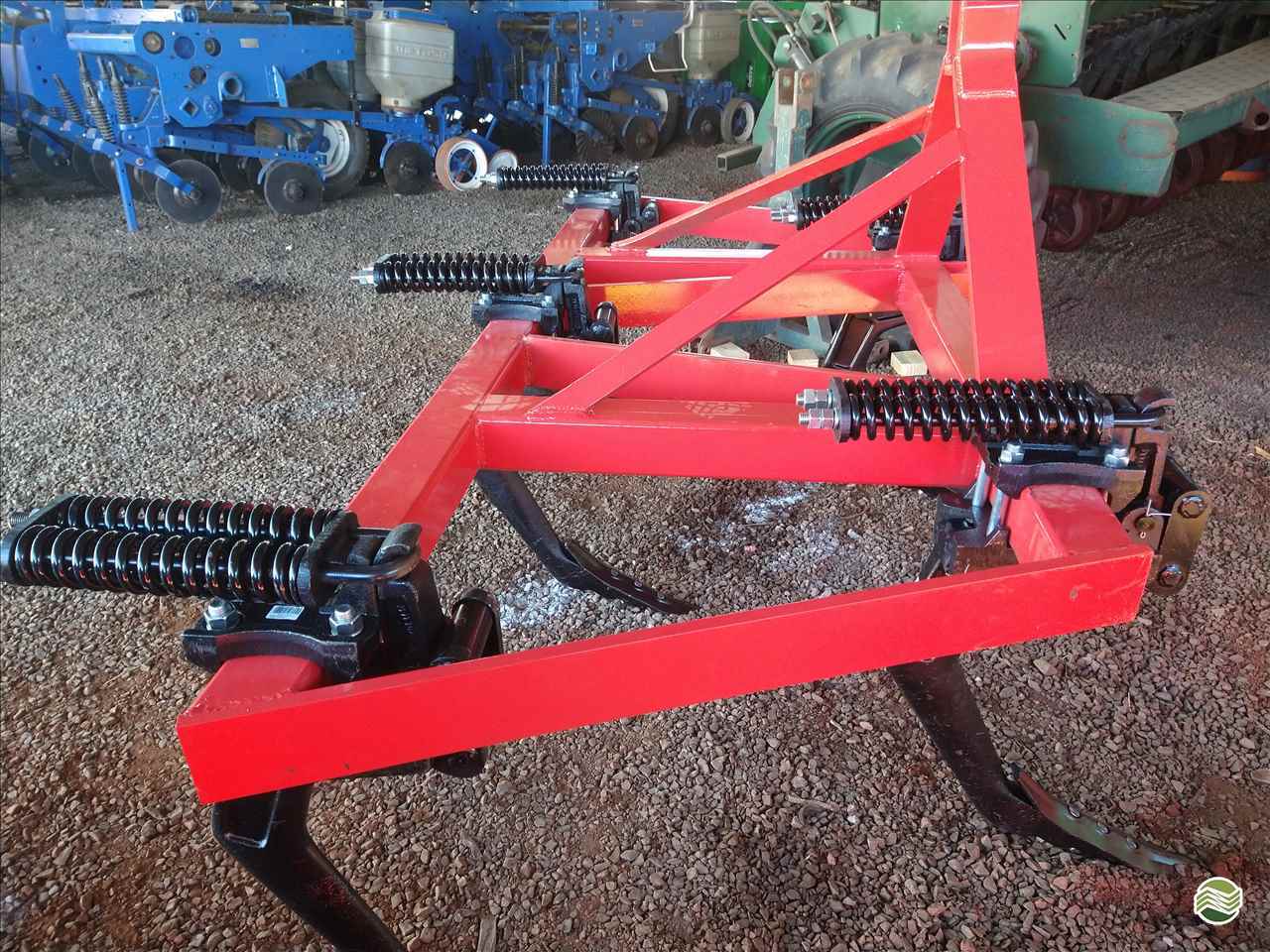 IMPLEMENTOS AGRICOLAS SUBSOLADOR 5 HASTES P. M. Muller Maquinas e Implementos Agrícolas SALTO DO LONTRA PARANÁ PR