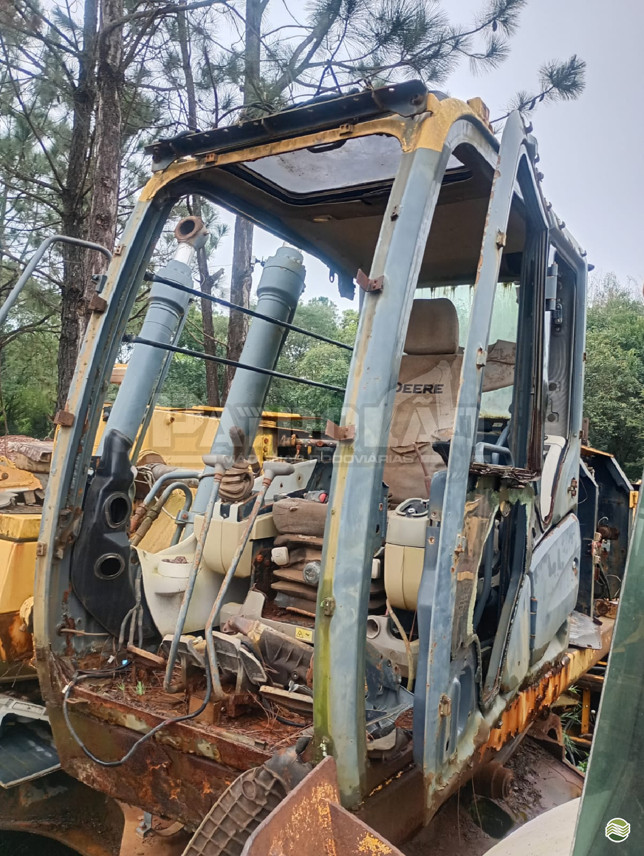 Sucata Escavadeira Hidráulica John Deere 210g  Para Retirada De Peças