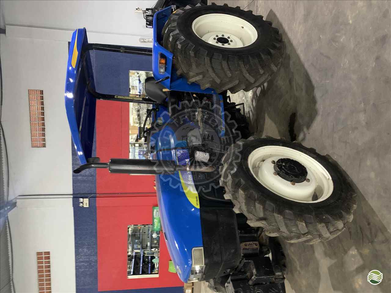 TRATOR NEW HOLLAND NEW TT 3840 Tração 4x4 RD Tratores PAULO FRONTIN PARANÁ PR