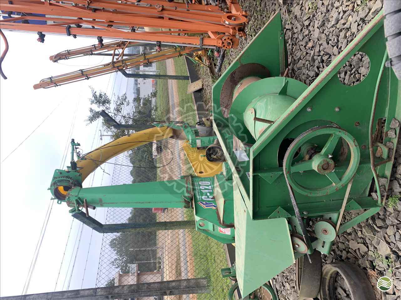 IMPLEMENTOS AGRICOLAS ENSILADEIRA ENSILADEIRA 1 LINHA RD Tratores PAULO FRONTIN PARANÁ PR