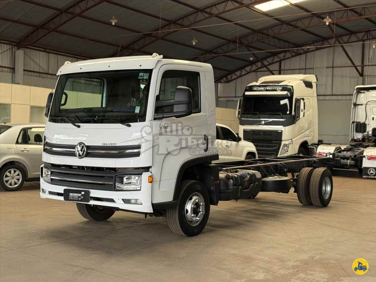CAMINHAO VOLKSWAGEN VW 11180 Baú Bebidas 3/4 4x2 Julio Ribeiro Caminhões ARAPONGAS PARANÁ PR