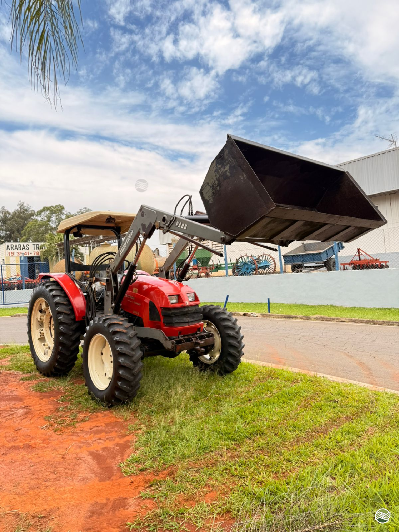 TRATOR YANMAR YANMAR 1175 Tração 4x4 Araras Tratores ARARAS SÃO PAULO SP