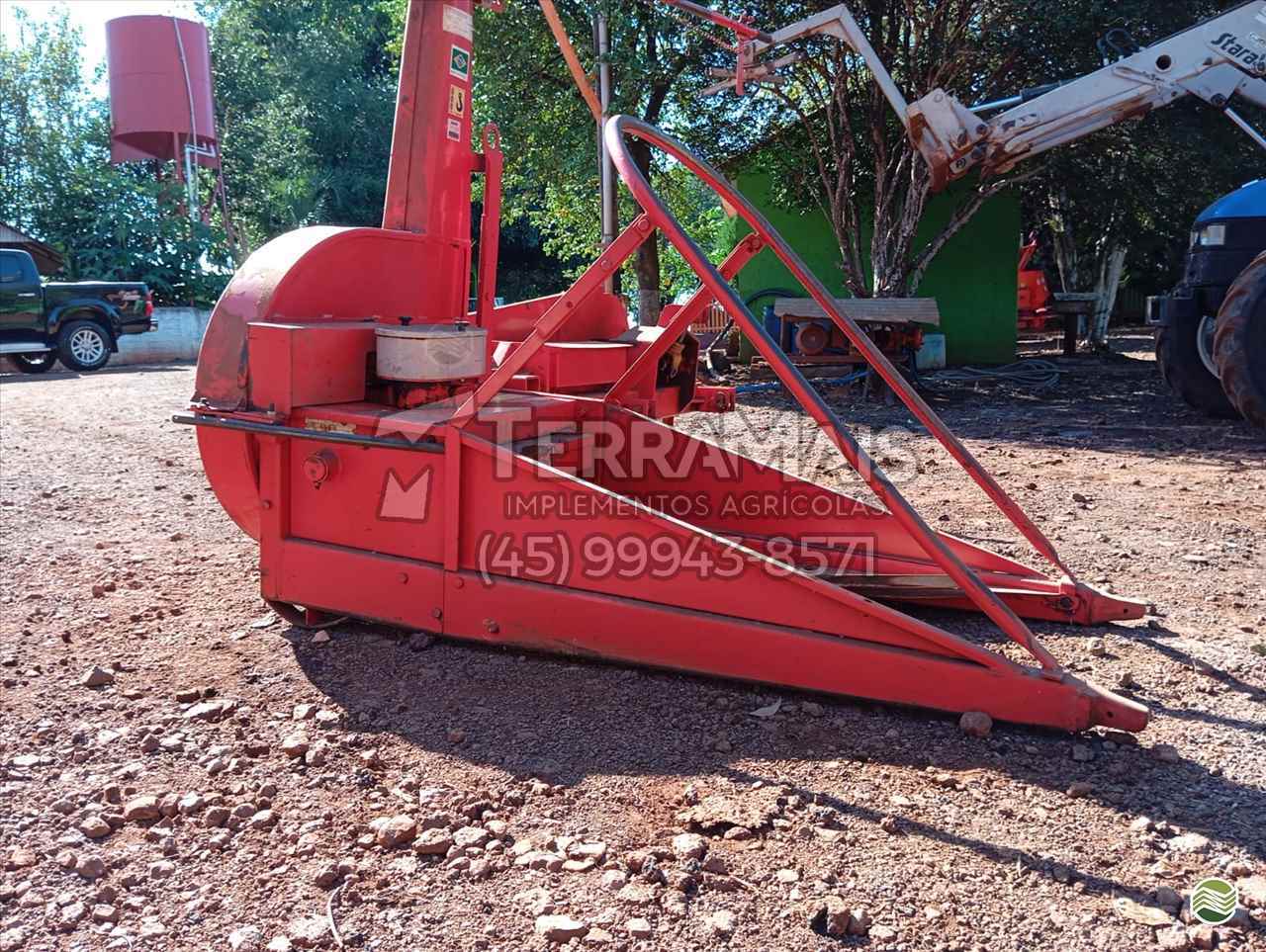 IMPLEMENTOS AGRICOLAS ENSILADEIRA ENSILADEIRA 1 LINHA Terra Mais Implementos Agrícolas TOLEDO PARANÁ PR