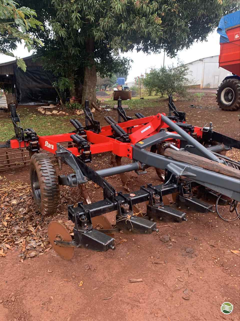 IMPLEMENTOS AGRICOLAS SUBSOLADOR 9 HASTES DISCO CORTE Diney Tratores GOIOERE PARANÁ PR