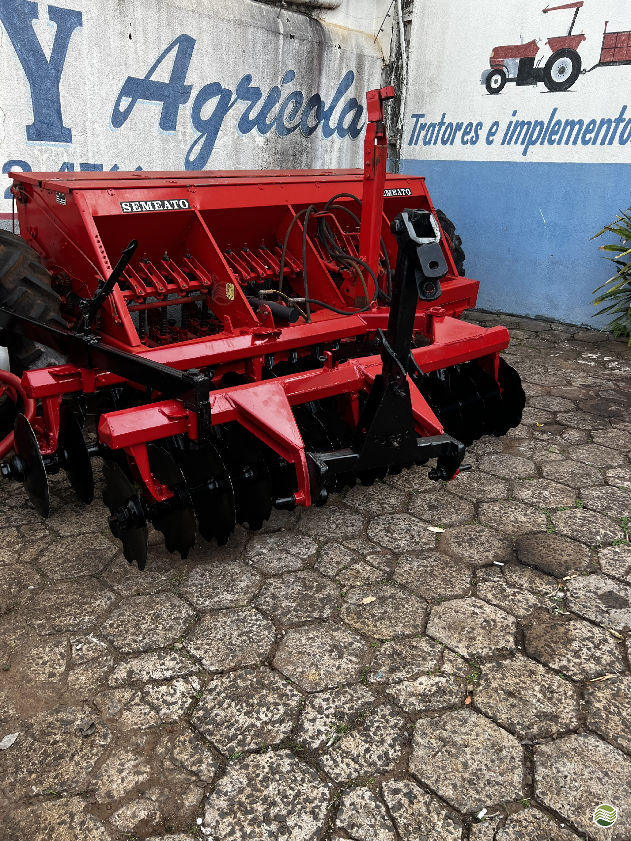 IMPLEMENTOS AGRICOLAS GRADE NIVELADORA NIVELADORA 28 DISCOS Diney Tratores GOIOERE PARANÁ PR