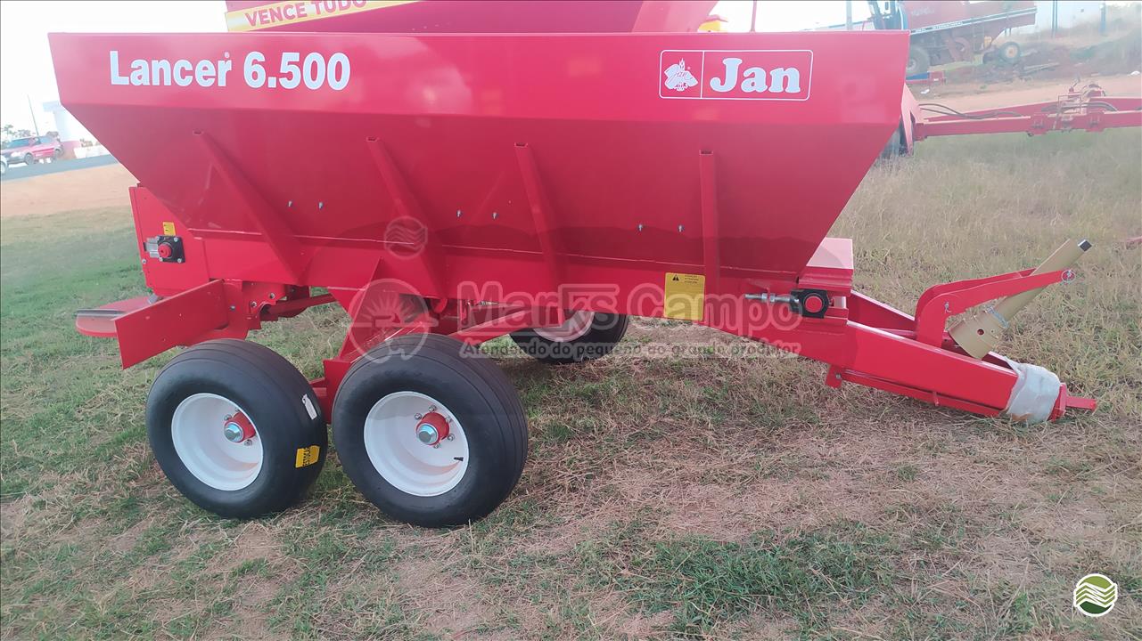 IMPLEMENTOS AGRICOLAS DISTRIBUIDOR CALCÁRIO 6500 Kg Marks Campo FORMOSA GOIAS GO