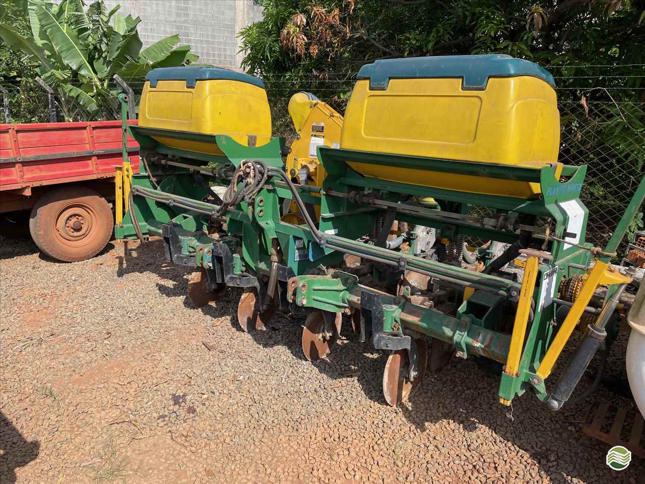 IMPLEMENTOS AGRICOLAS PLANTADEIRA GRAMA 4 LINHAS Limeira Tratores LIMEIRA SÃO PAULO SP