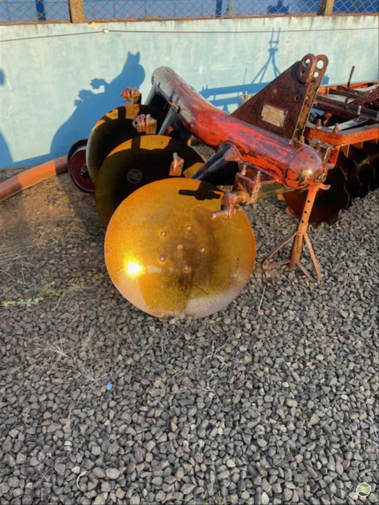 IMPLEMENTOS AGRICOLAS ARADO 3 DISCOS FIXO Limeira Tratores LIMEIRA SÃO PAULO SP