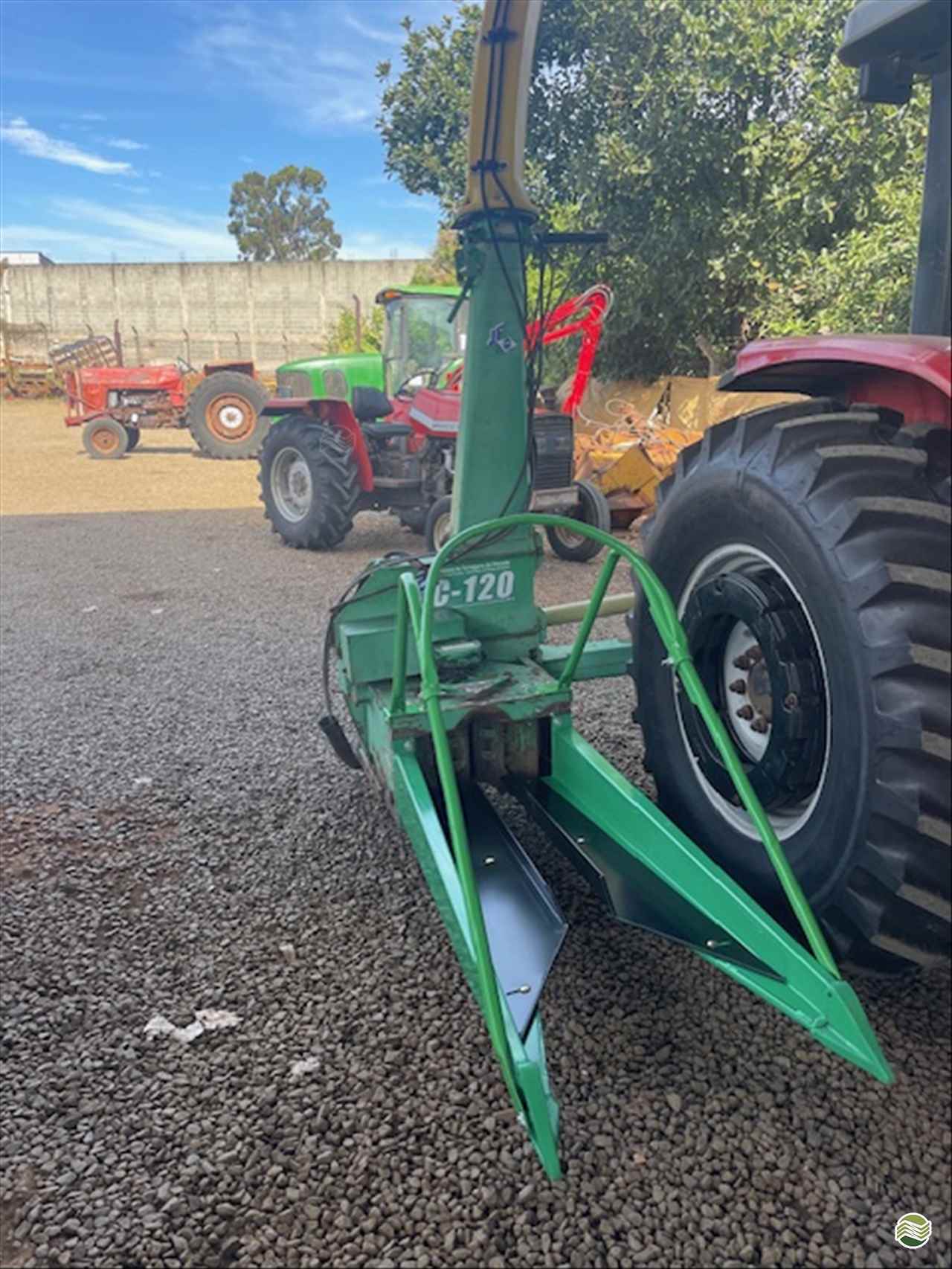 IMPLEMENTOS AGRICOLAS ENSILADEIRA ENSILADEIRA 1 LINHA Limeira Tratores LIMEIRA SÃO PAULO SP