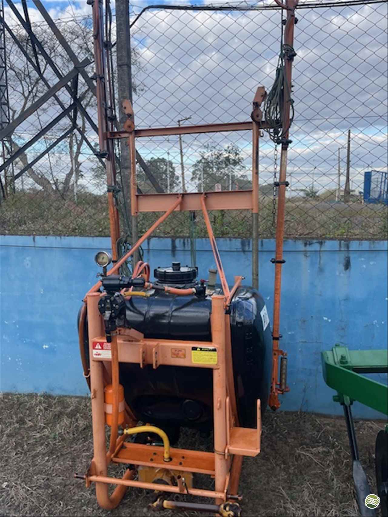 IMPLEMENTOS AGRICOLAS PULVERIZADOR 400L Limeira Tratores LIMEIRA SÃO PAULO SP