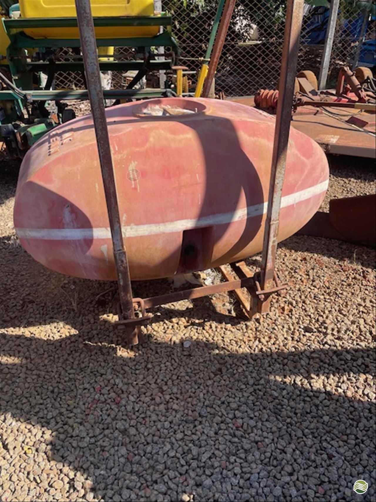 IMPLEMENTOS AGRICOLAS TANQUE HERBICIDA 400 L Limeira Tratores LIMEIRA SÃO PAULO SP