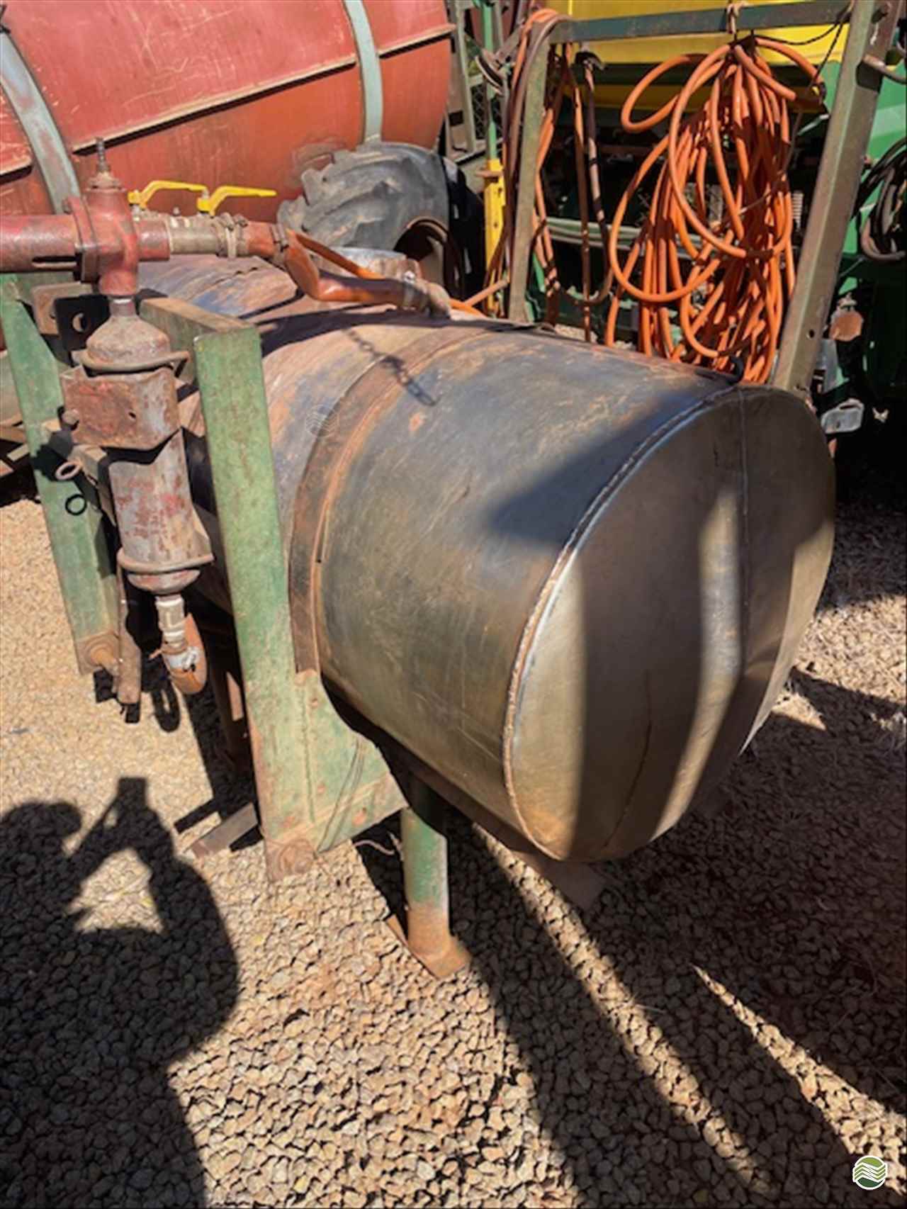 IMPLEMENTOS AGRICOLAS TANQUE HERBICIDA 400 L Limeira Tratores LIMEIRA SÃO PAULO SP