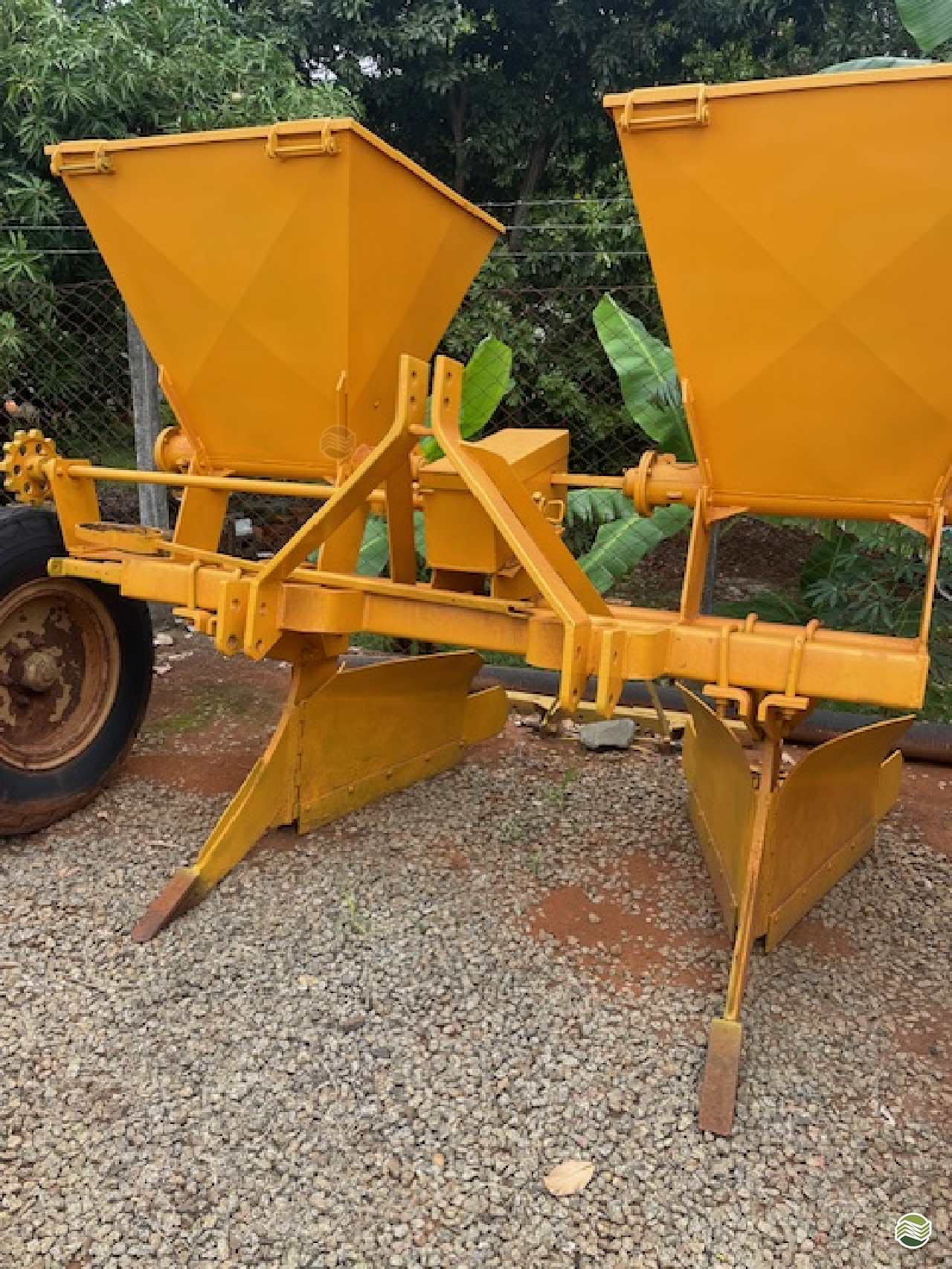 IMPLEMENTOS AGRICOLAS SULCADOR 2 LINHAS ADUBADOR Limeira Tratores LIMEIRA SÃO PAULO SP