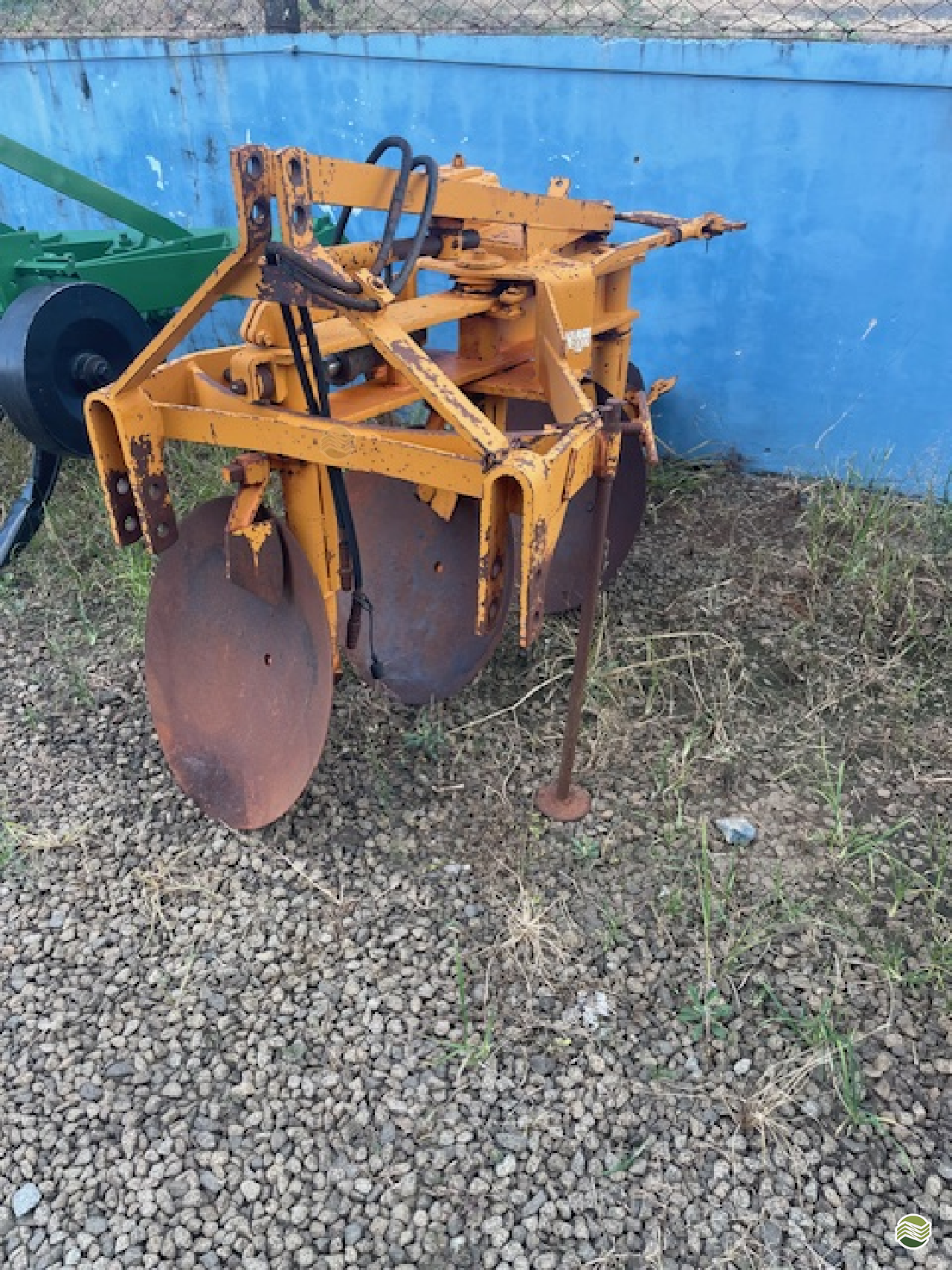 IMPLEMENTOS AGRICOLAS ARADO 3 DISCOS REVERSÍVEL Limeira Tratores LIMEIRA SÃO PAULO SP