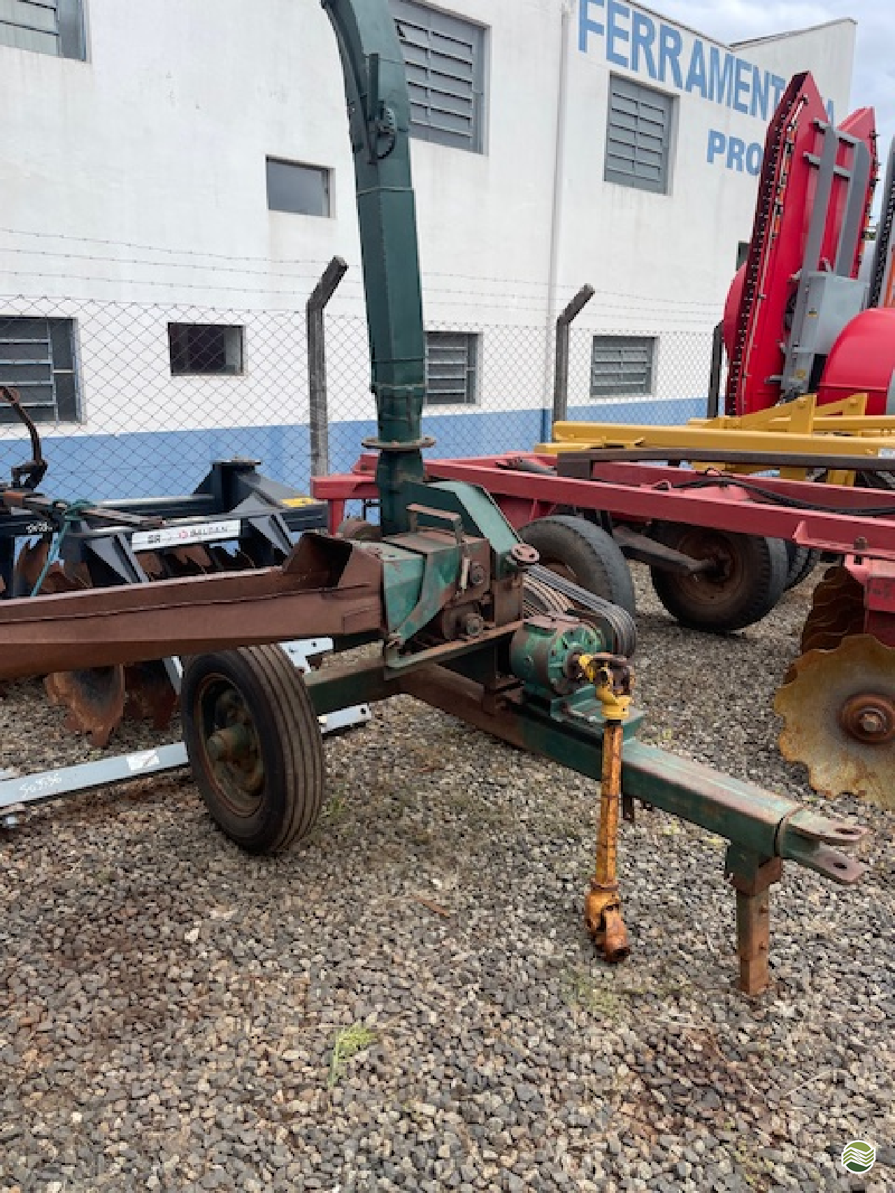 IMPLEMENTOS AGRICOLAS ENSILADEIRA PICADOR ENSILADEIRA Limeira Tratores LIMEIRA SÃO PAULO SP