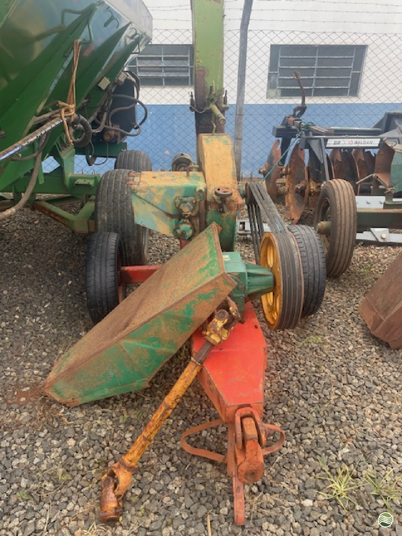 IMPLEMENTOS AGRICOLAS ENSILADEIRA PICADOR ENSILADEIRA Limeira Tratores LIMEIRA SÃO PAULO SP