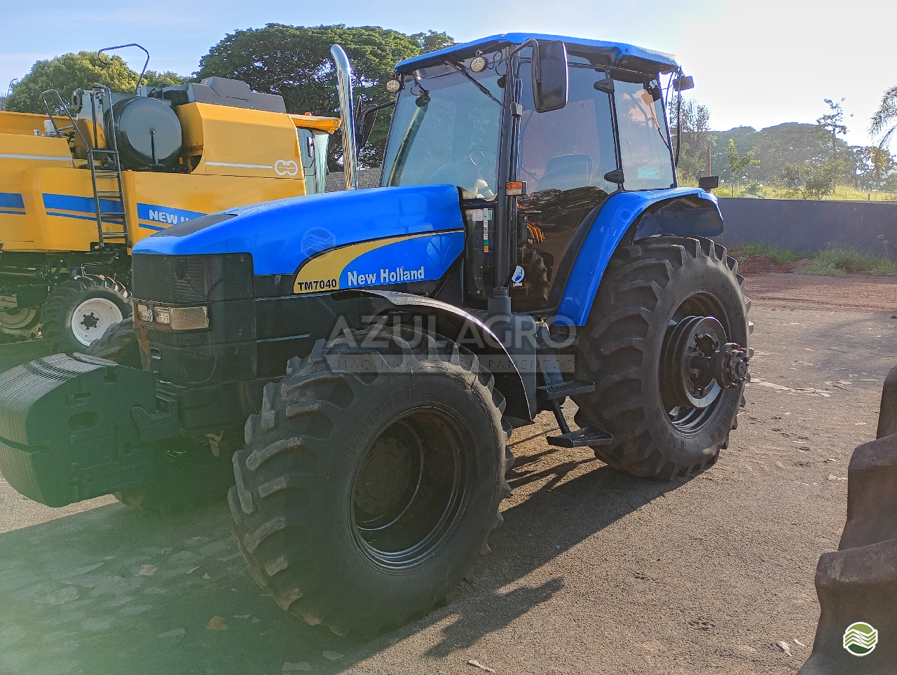 TRATOR NEW HOLLAND NEW TM 7040 Tração 4x4 Azul Agro Máquinas e Equipamentos - New Holland JATAI GOIAS GO