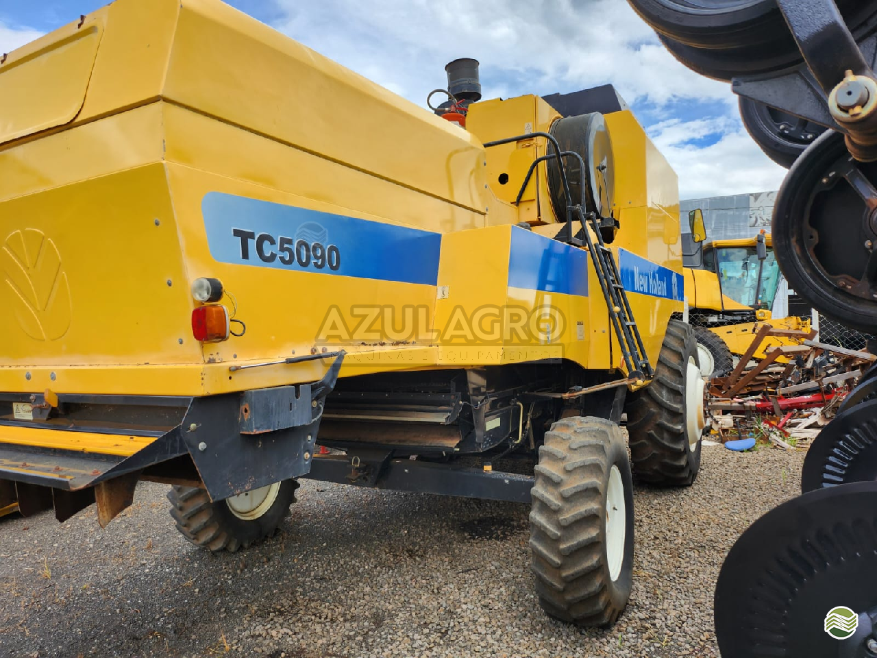 COLHEITADEIRA NEW HOLLAND TC 5090 Azul Agro Máquinas e Equipamentos - New Holland JATAI GOIAS GO