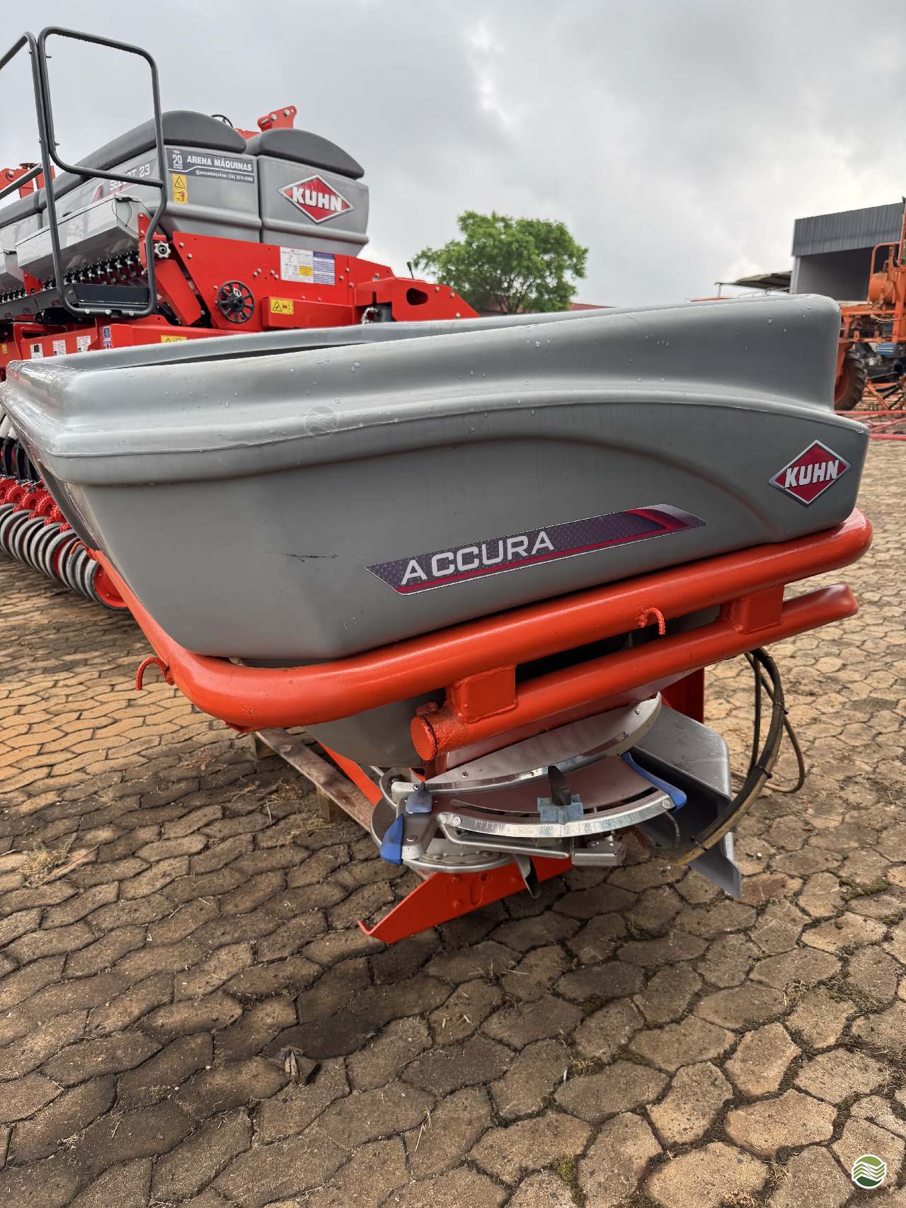 IMPLEMENTOS AGRICOLAS DISTRIBUIDOR DUBADEIRA DE FERTILIZANTES Arena Máquinas   UBERABA MINAS GERAIS MG